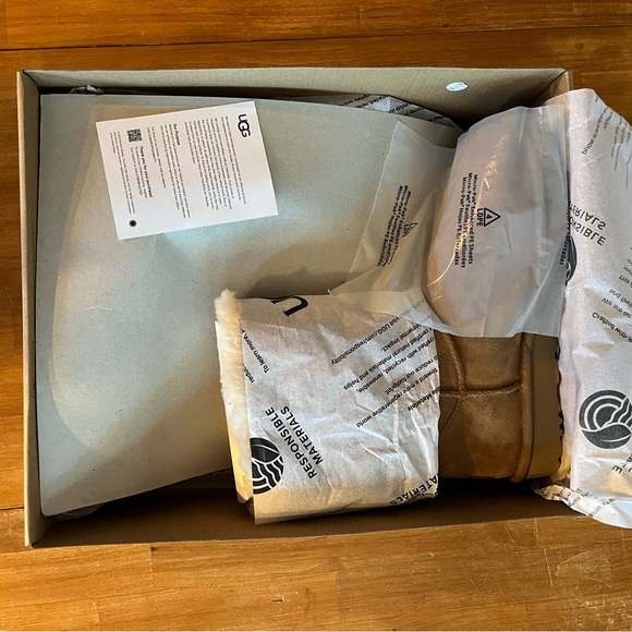 UGG Women’s Suede Mini Bailey Bow Boots - Picture 6 of 8